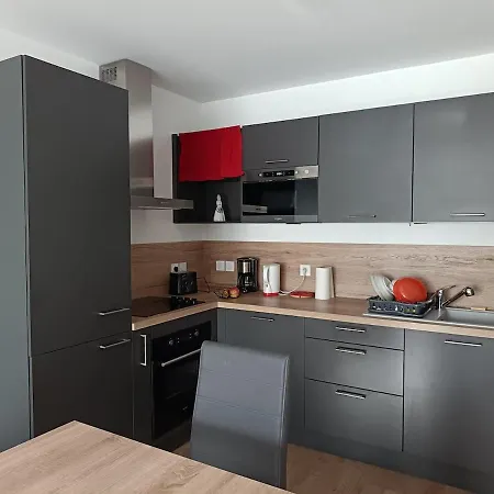 De Charme En Plein Centre-ville, Proche Du Marche *