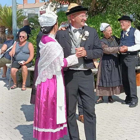 De Charme En Plein Centre-ville, 20 Min A Pied De La Et 5 Min Des Commerces Et Du Marche Saint-Jean-de-Monts
