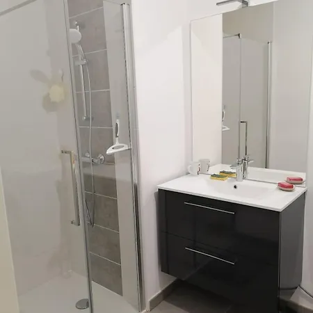 De Charme En Plein Centre-ville, Proche Du Marche *