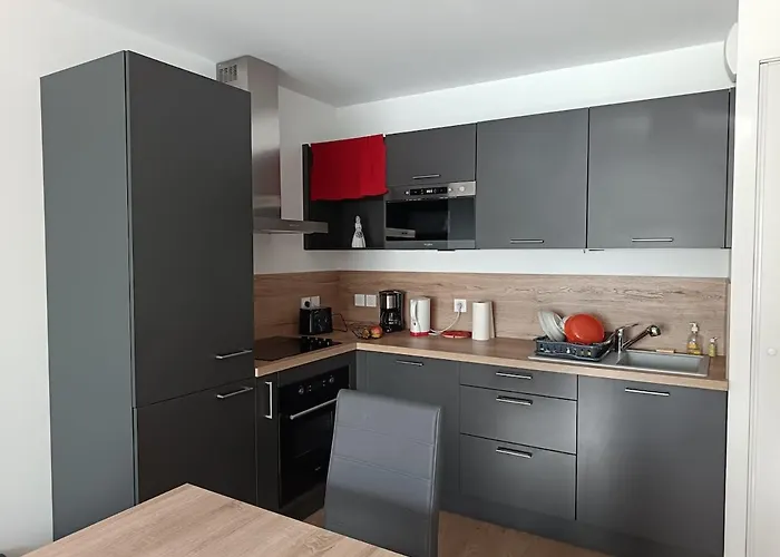 De Charme En Plein Centre-ville, Proche Du Marche *